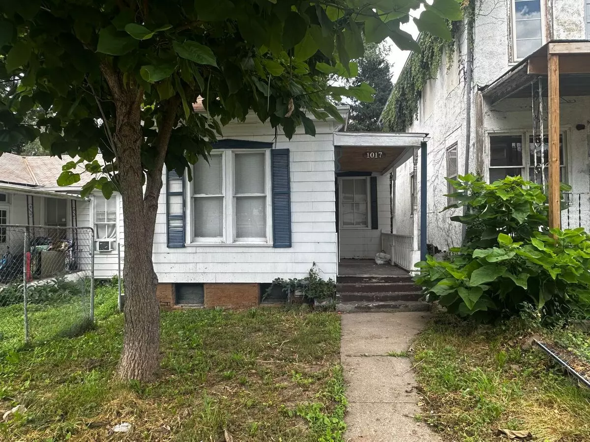 1017 Ridenbaugh St House for rent in St Joseph, MO