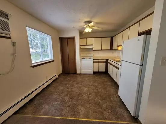 Great Marion Location. 2 Bedroom 1 Bath, Heat And Water Paid Apartment for rent in Marion, IA