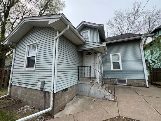 Ri Duplex Apartment for rent in Rock Island, IL