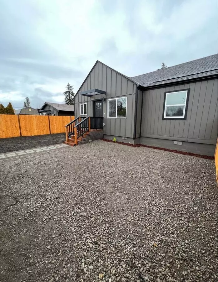 Modern 3-bed Home Near Jblm With Vaulted Ceilings And Stylish Upgrades House for rent in Tacoma, WA