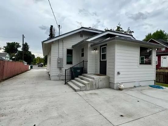 Beautiful Furnished Home In Downtown Cda Apartment for rent in Coeur D Alene, ID