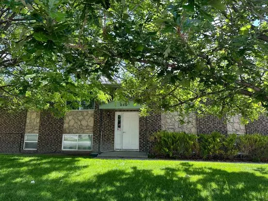 Thompson - 240 Margaret Drive Apartment for rent in Gering, NE