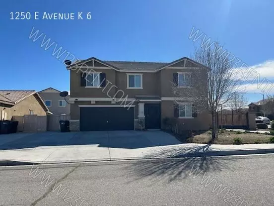 1250 E Ave Apartment for rent in Lancaster, CA