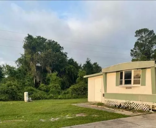 Open Floor Plan Home On Private Spacious Lot Apartment for rent in Leesburg, FL