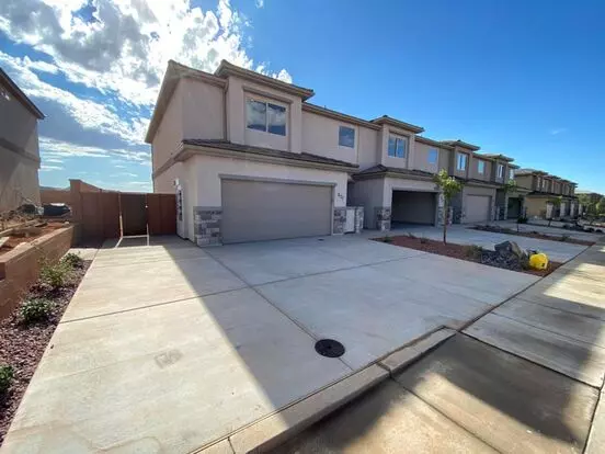 Beautifully Designed 3 Bedroom Townhome Nestled Near The Red Rocks Apartment for rent in Ivins, UT