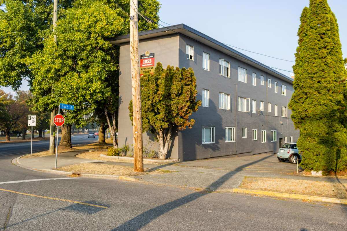 Island Manor Apartments 1855 Fort St Victoria, BC