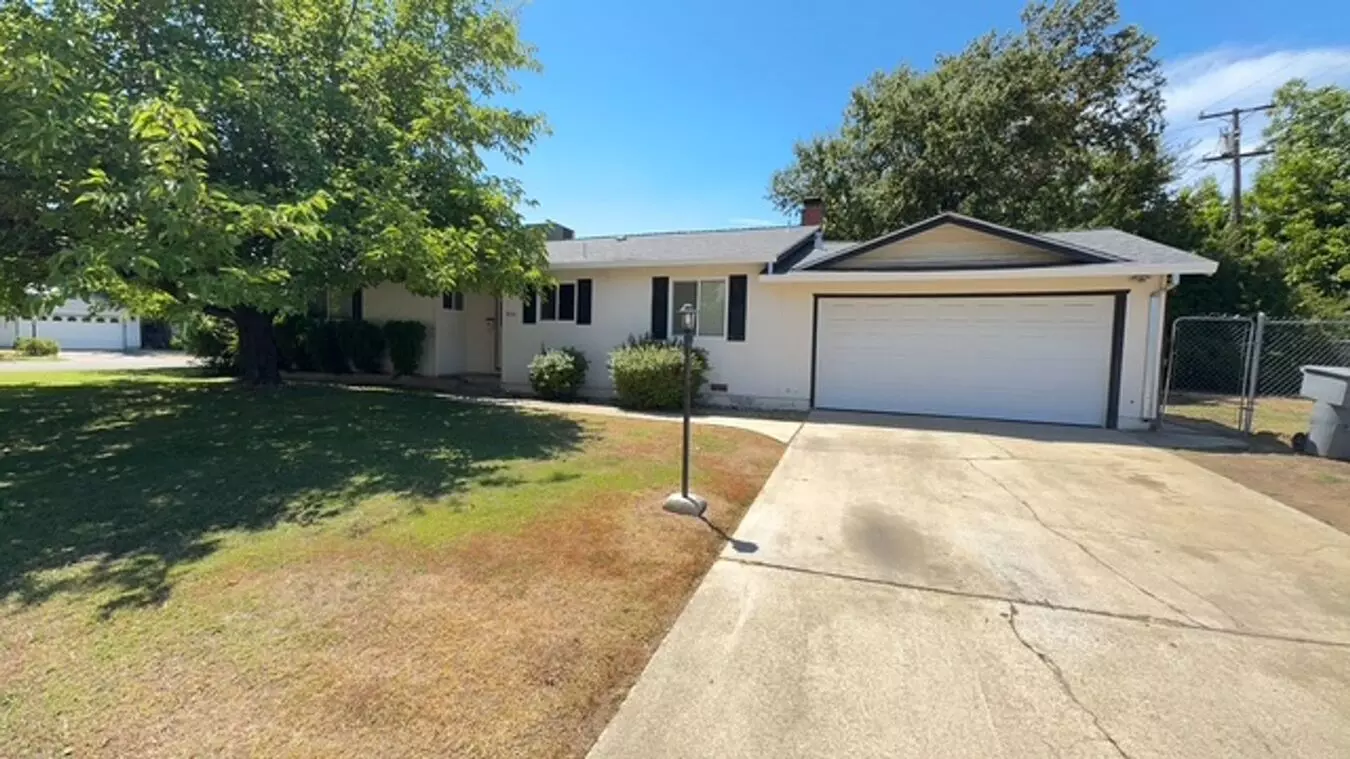 Home On Large Corner Lot House for rent in Redding, CA