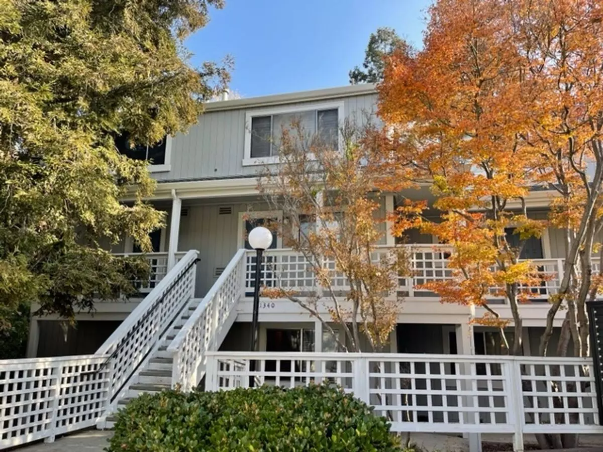 Wonderful Lower Level Condo With Laminate Plank Flooring! Apartment for rent in Walnut Creek, CA