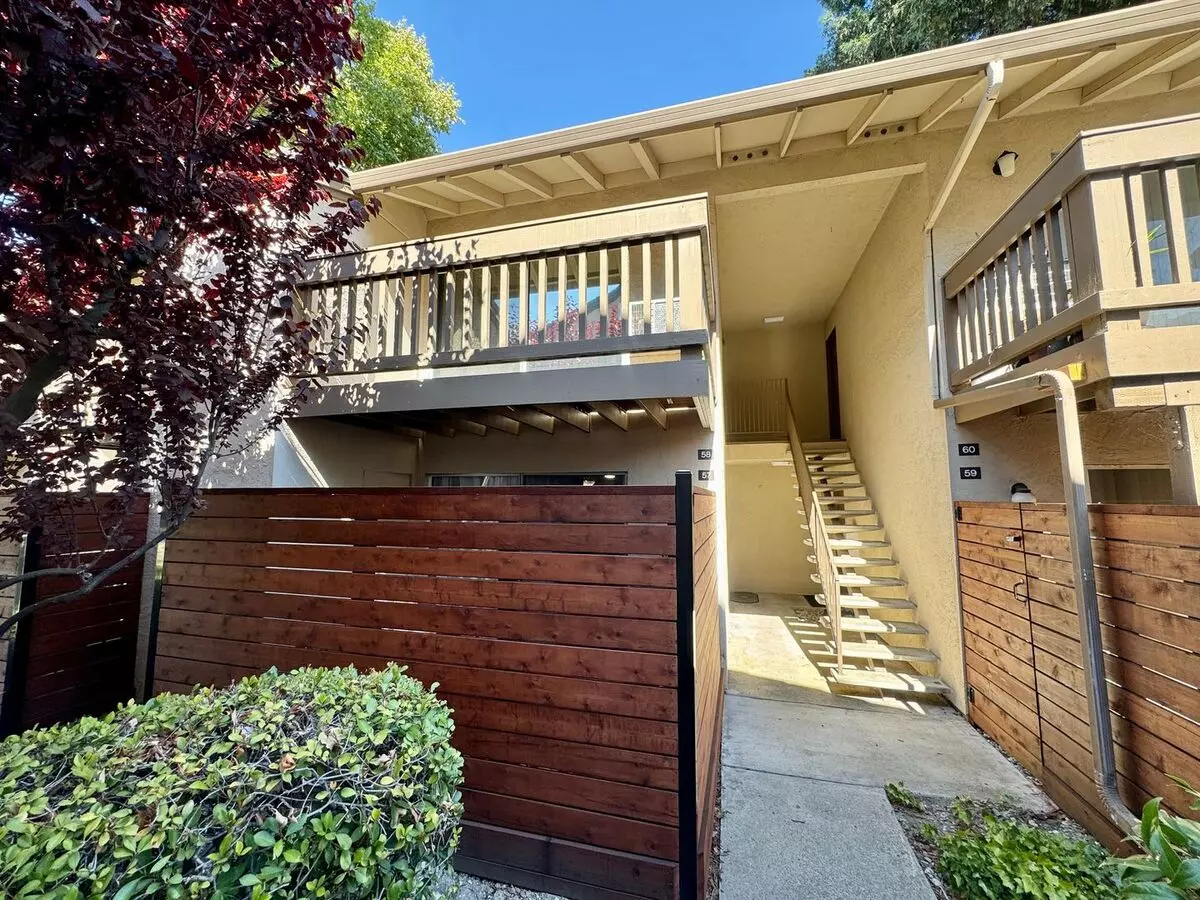 Nice Upper Unit In The Desired Station West! Apartment for rent in Walnut Creek, CA