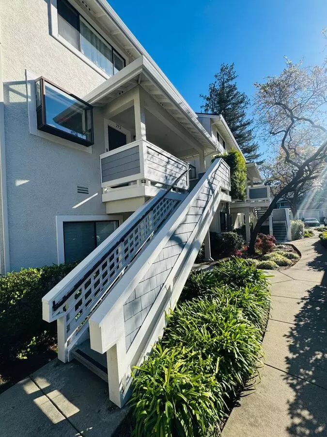 Nice Upper Unit In The Desired Ashford Court Is Available Now! Apartment for rent in Walnut Creek, CA