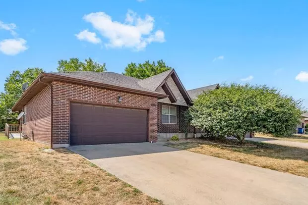 Ozark 2 Bedroom 2 Bathroom 2 Car Garage Apartment for rent in Ozark, MO