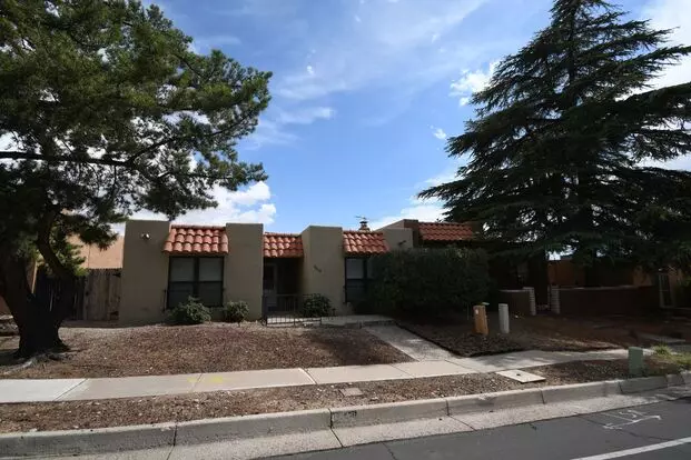 Cute Two Bedroom (possible 3rd Bedroom) In Ne Heights! Apartment for rent in Albuquerque, NM