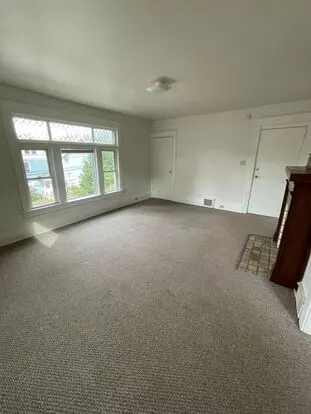 Clean 2br Up With Offstreet Parking And Yard Apartment for rent in Erie, PA
