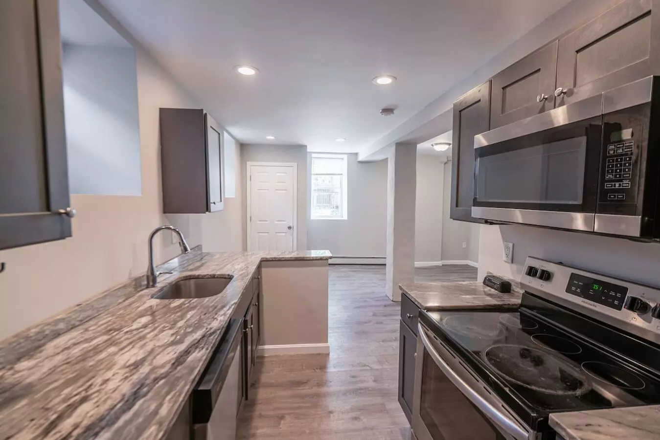 173-175 Bayview Apartment for rent in Cranston, RI