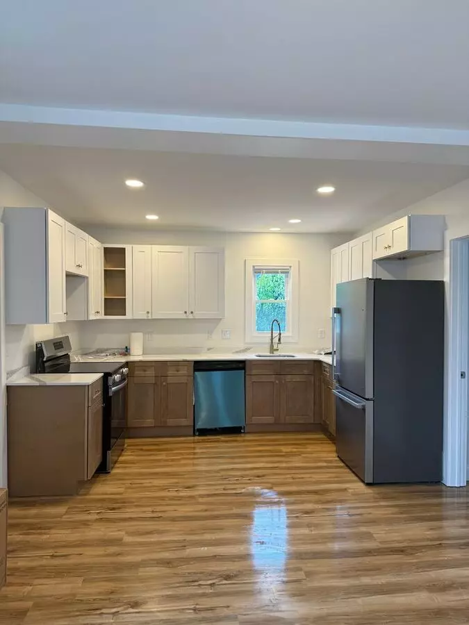 9 Colwell St Apartment for rent in Cranston, RI