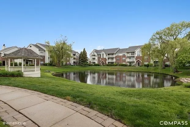 61 Kensington Cir Apartment for rent in Wheaton, IL