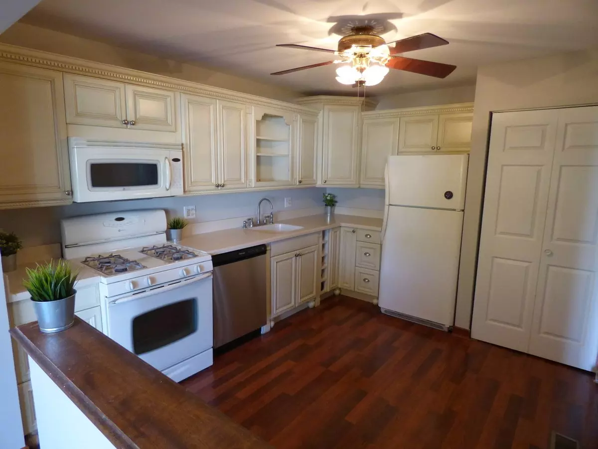 617 Cumberland Trl Apartment for rent in Roselle, IL