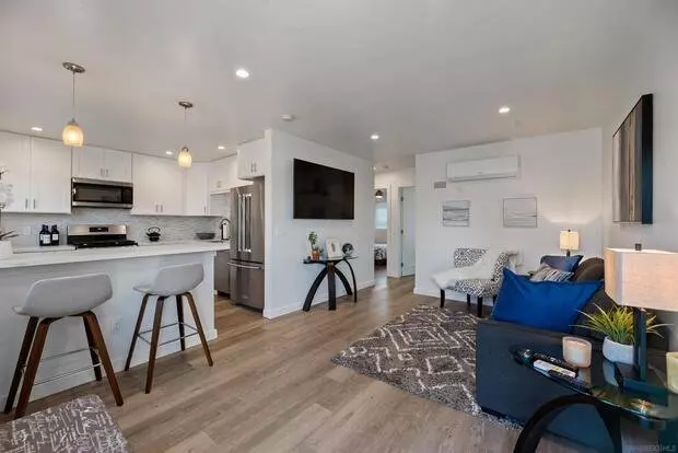 7432 Fay Ave Apartment for rent in La Jolla, CA