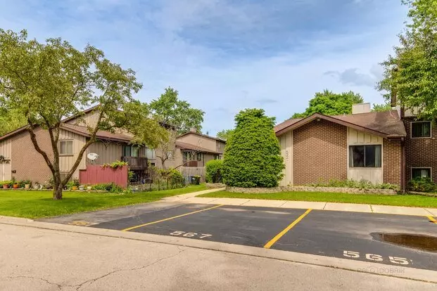 567 Forum Dr Apartment for rent in Roselle, IL