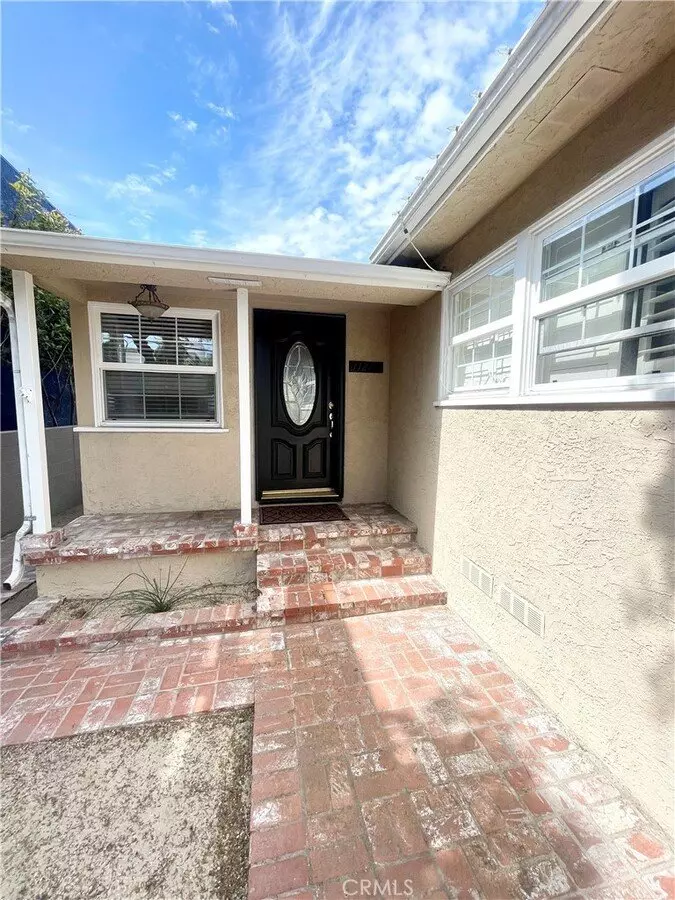 1121 9th St Apartment for rent in Manhattan Beach, CA