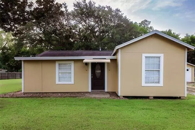 125 N Oak St Apartment for rent in Clute, TX