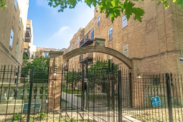 1643 W Farwell Ave Apartment for rent in Chicago, IL