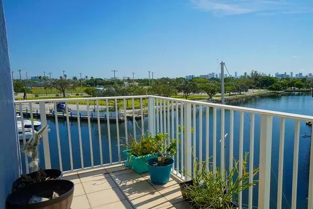 2415 NW 16th St Rd Apartment for rent in Miami, FL