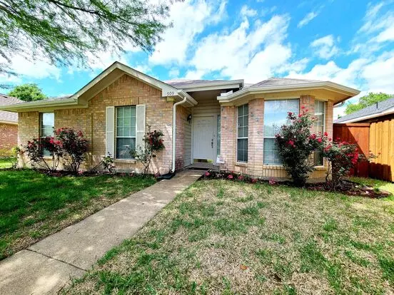 909 Crestwood Dr Apartment for rent in Cedar Hill, TX