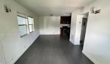 4 of 11 37 SW 14th St Apartment for rent in Dania Beach, FL