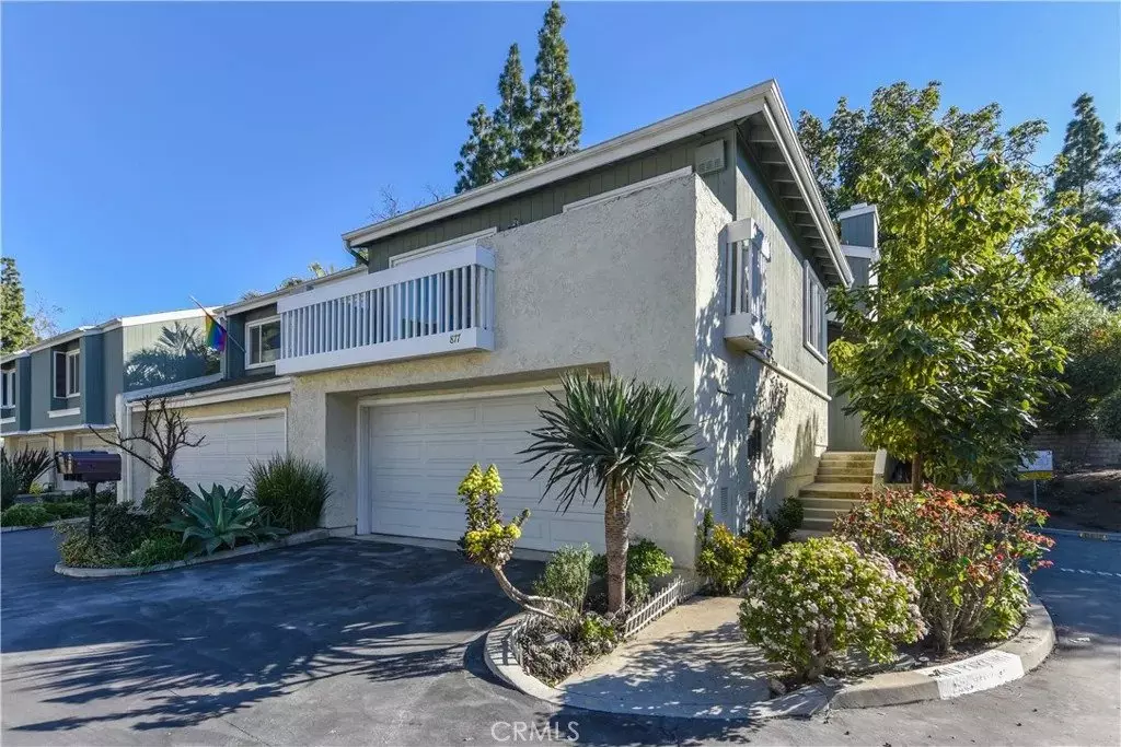 877 Deep Crk Apartment for rent in Costa Mesa, CA