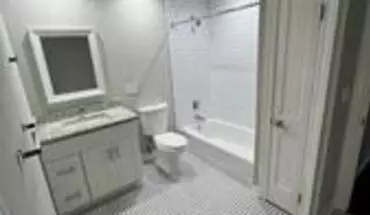 5 of 5 1619 W Warren Blvd Apartment for rent in Chicago, IL