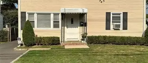 24 Crescent Bch Rd Apartment for rent in Glen Cove, NY