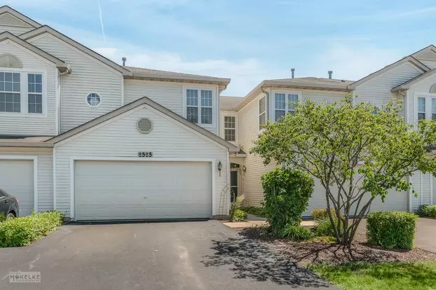 2525 Looking Glass Ct Apartment for rent in Aurora, IL