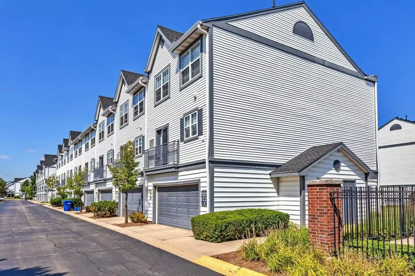 2 of 2 12 Vivaldi Ct Apartment for rent in Wheaton, IL