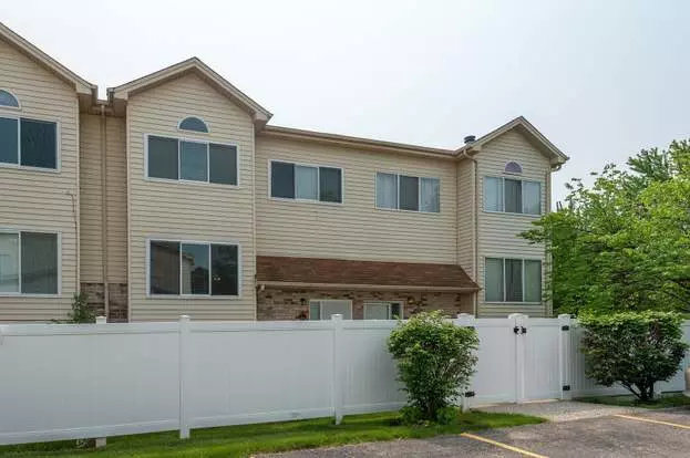 381 Park Ridge Ln Apartment for rent in Aurora, IL