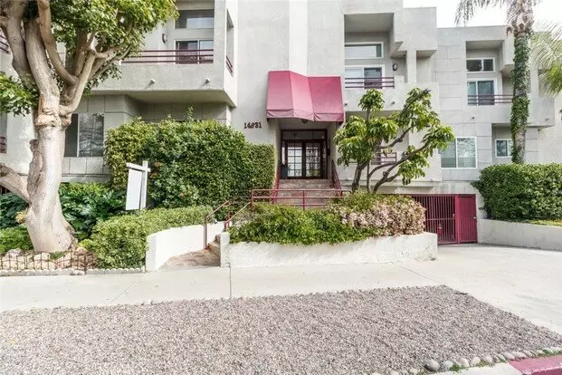14631 Dickens St Apartment for rent in Sherman Oaks, CA