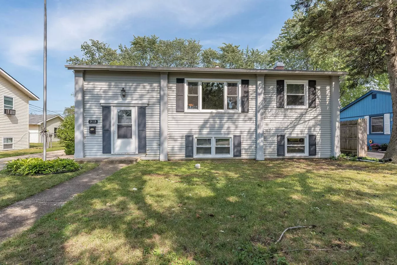 919 Shields Ave Apartment for rent in Winthrop Harbor, IL