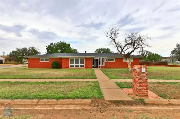 844 NW 2nd St Apartment for rent in Hamlin, TX