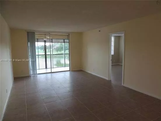 3001 W Rolling Hills Cir Apartment for rent in Davie, FL