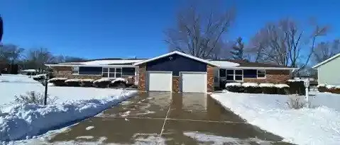 337 North Dr Apartment for rent in Morton, IL