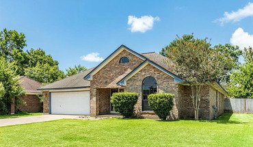 114 Bumelia St Apartment for rent in Lake Jackson, TX