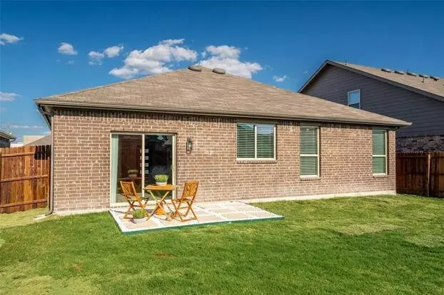 1110 Greywood Dr Apartment for rent in Van Alstyne, TX
