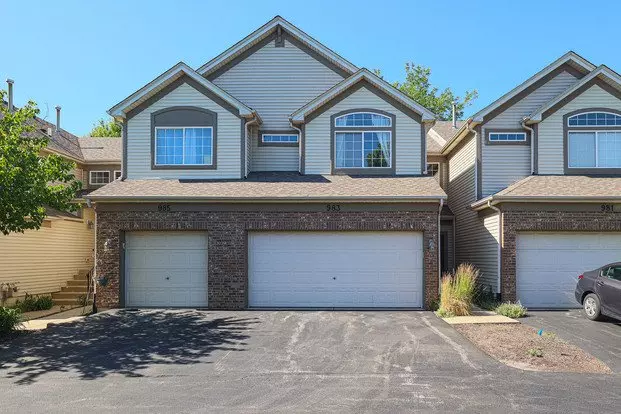 987 Parkhill Cir Apartment for rent in Aurora, IL