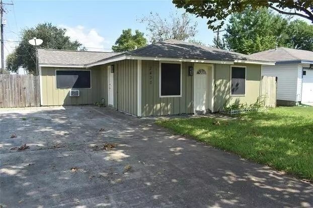 2432 38th Ave N Apartment for rent in Texas City, TX