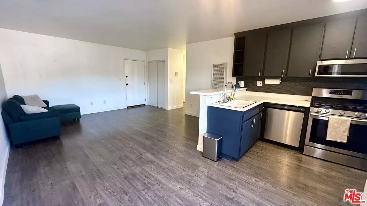 18530 Hatteras St Apartment for rent in Tarzana, CA