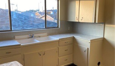 11140 S Mariposa Ave Apartment for rent in Los Angeles, CA