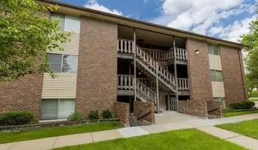 3 of 28 1701 Burnham Apartment for rent in Lincoln, NE