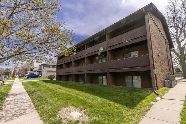 1915 Garfield St Apartment for rent in Lincoln, NE 1915 Garfield St Apartment for rent in Lincoln, NE