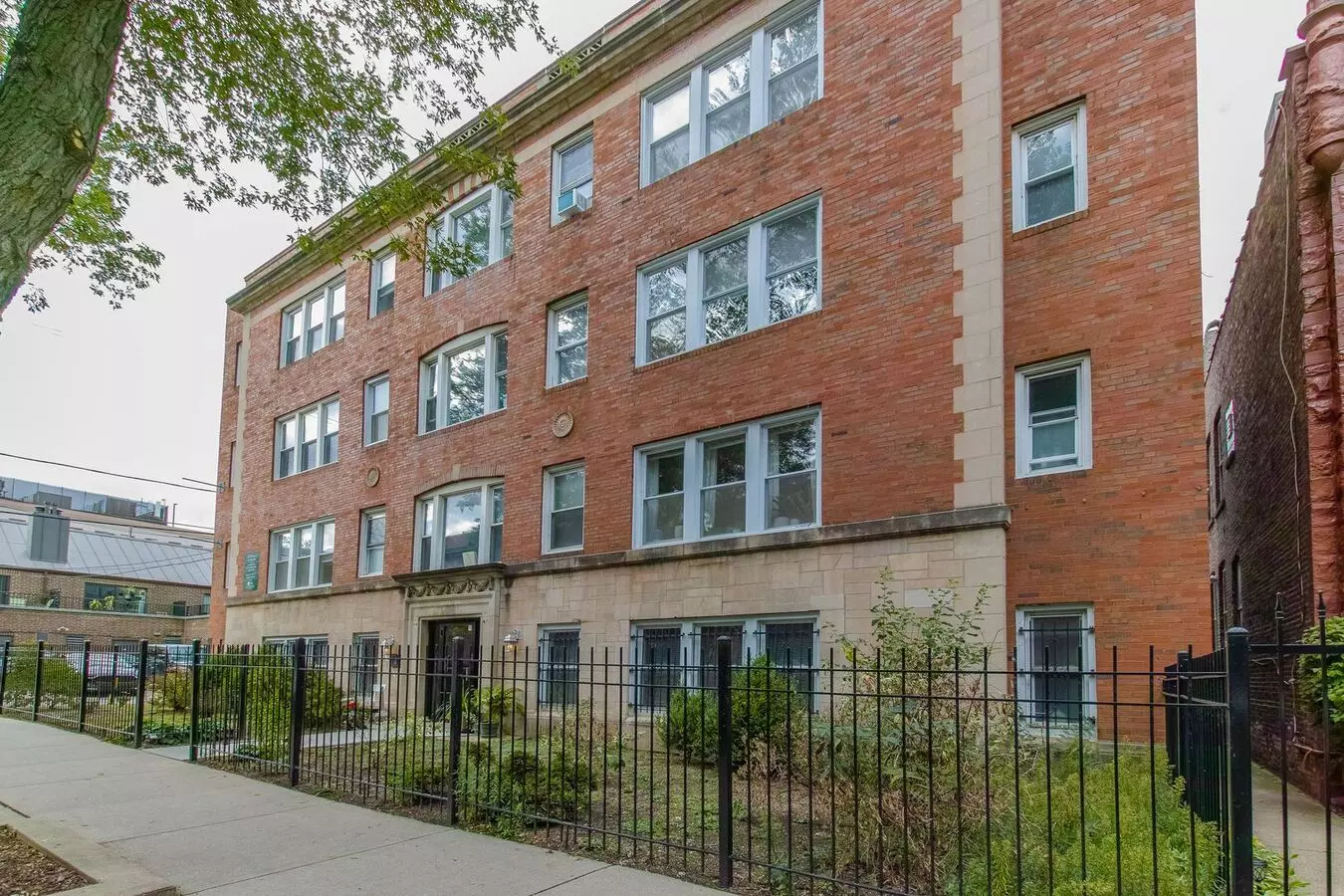 738 W Briar Llc Apartment for rent in Chicago, IL