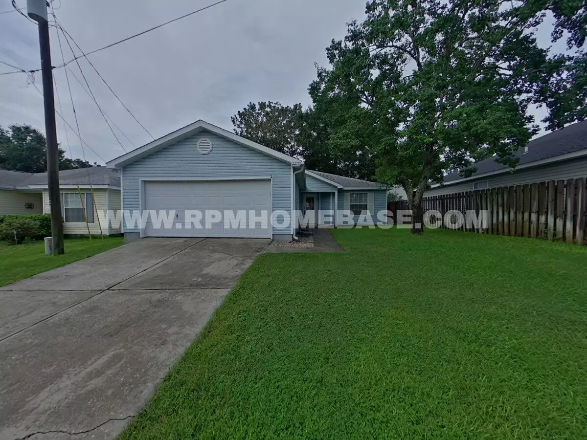 Charming Home With 2-car Garage And Convenient Location Near Hurlburt & Eglin Afb! House for rent in Fort Walton Beach, FL